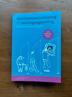 Identiteitsontwikkeling en leerlingbegeleiding, Boeken, Studieboeken en Cursussen, Jos van der Wal; Jacob de Wilde, Zo goed als nieuw