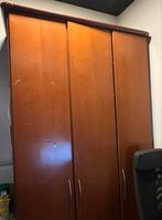 Houten Kast met deuren: gratis, zelf demoteren., Huis en Inrichting, Ophalen, Gebruikt, 100 tot 150 cm, 150 tot 200 cm