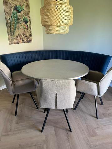 Betonciré tafel 1,30m doorsnede zwarte kruispoot beschikbaar voor biedingen