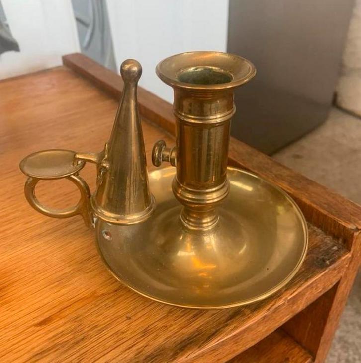 Kandelaar twee oude antieke bronzen koperen kandelaar., Antiek en Kunst, Antiek | Kandelaars, Ophalen of Verzenden