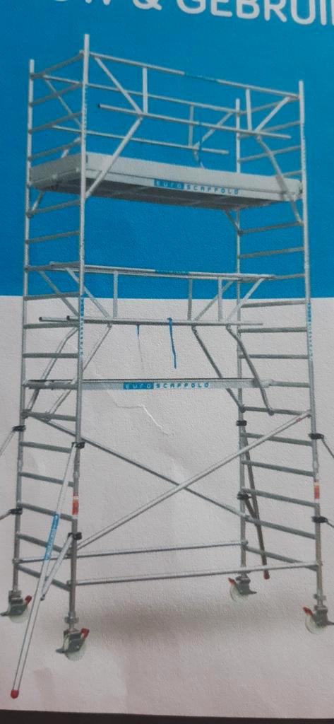 Te huur compacte aluminium rolsteiger werkhoogte 7 meter, Doe-het-zelf en Verbouw, Steigers, Zo goed als nieuw, Rolsteiger of Kamersteiger