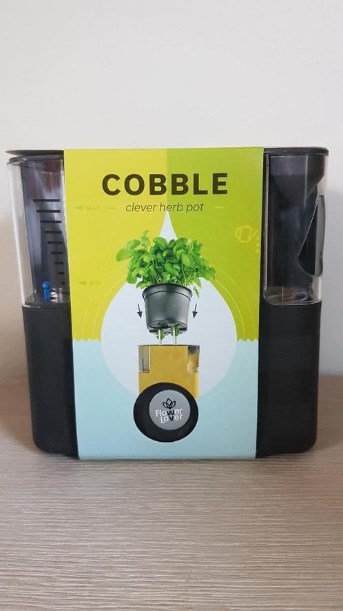 Zeven nieuwe zwarte en twee nieuwe groene potten van Cobble, Tuin en Terras, Bloempotten, Nieuw, Kunststof, Binnen, Minder dan 40 cm