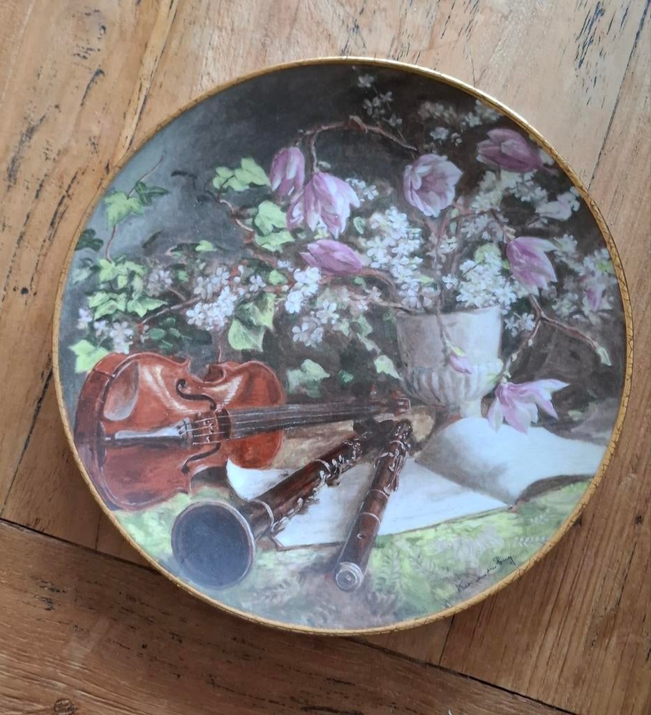 Royal Mosa wandbord- Stilleven in de muziekkamer, Antiek en Kunst, Antiek | Wandborden en Tegels, Ophalen of Verzenden