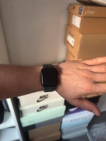Apple Watch SE 2e GEN - 40mm Midnight Aluminium + Cellular beschikbaar voor biedingen