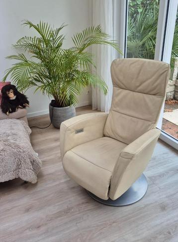 Relax Fauteuil wit leer draaibaar elektrisch accu beschikbaar voor biedingen