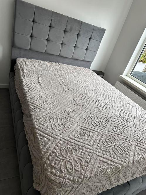 Grijze boxspring, Huis en Inrichting, Slaapkamer | Boxsprings, Zo goed als nieuw, 140 cm, Tweepersoons, Ophalen