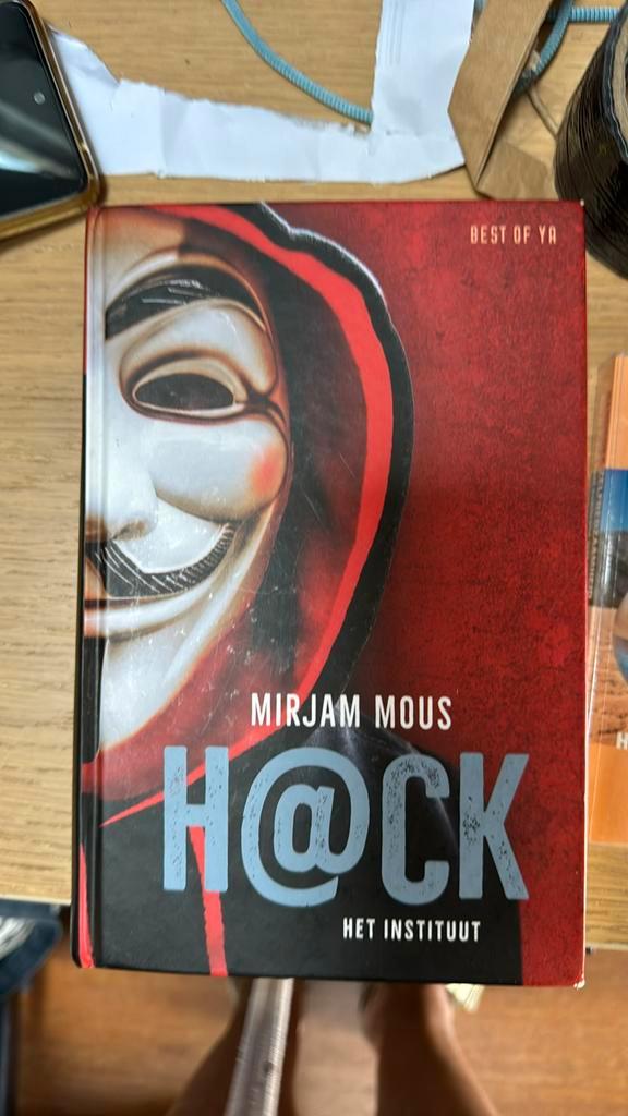 Mirjam Mous - Het instituut MK, Boeken, Kinderboeken | Jeugd | 13 jaar en ouder, Zo goed als nieuw, Ophalen