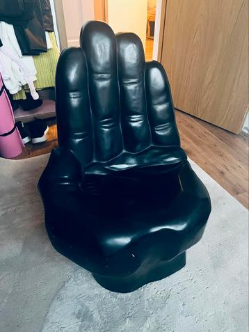Handvormige stoel zwart