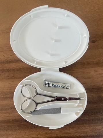 Bébé-jou manicureset wit beschikbaar voor biedingen