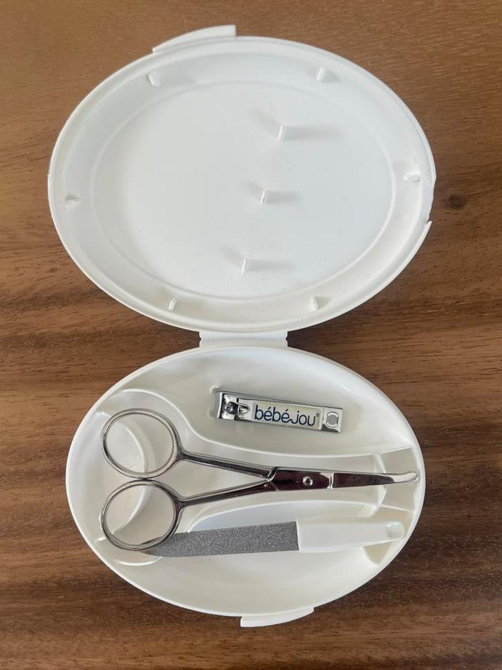 Bébé-jou manicureset wit, Kinderen en Baby's, Badjes en Verzorging, Gebruikt, Overige typen, Bébé-jou, Standaard, Ophalen