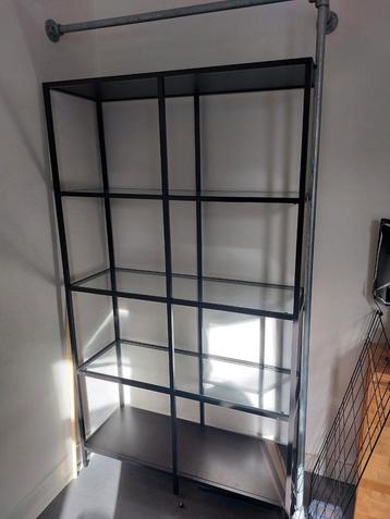 2x Vittsjö Glazen Stellingkasten - Zo Goed Als Nieuw! beschikbaar voor biedingen