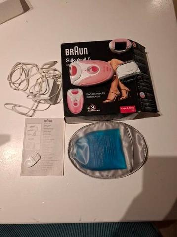 Braun Silk épil met accessoires  beschikbaar voor biedingen