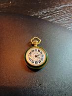 Marti zakhorloge met een goudkleurige kast en een groene oml, Overige materialen, Nieuw, 4 bedels of meer, Ophalen