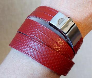 Armband gemaakt van oude brandweerslang beschikbaar voor biedingen