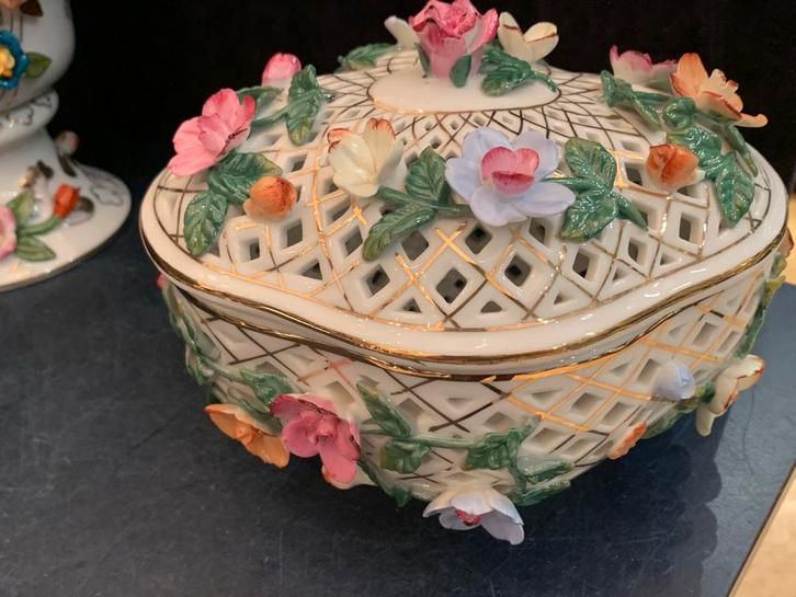 Prachtig Saksisch Dresden Porseleinen doos met Bloemen, Antiek en Kunst, Antiek | Porselein, Ophalen