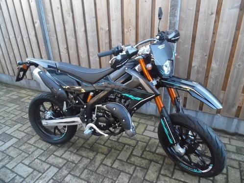 Rieju MRT 50 sm PRO Black series 'Blue' 2025 0 km Euro5, Fietsen en Brommers, Brommers | Derbi, Nieuw, Ophalen of Verzenden