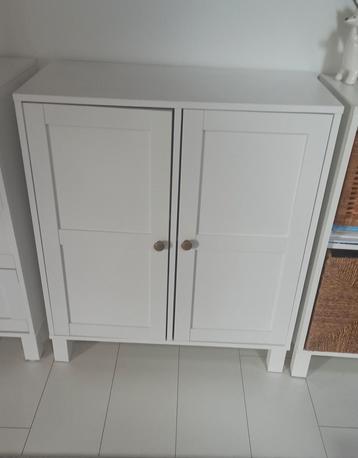 Kast Jysk SKALS met 2 deuren-wit. Als goed als nieuw beschikbaar voor biedingen