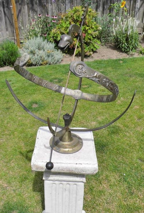 Zonnewijzer brons op zuil., Tuin en Terras, Zonnewijzers, Gebruikt, Ophalen