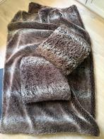 Bruin / grijs faux fur plaid en bijpassende kussens, Huis en Inrichting, Ophalen, Zo goed als nieuw