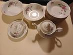 Vintage Porseleinen Servies met Bloemenmotief, Antiek en Kunst, Ophalen