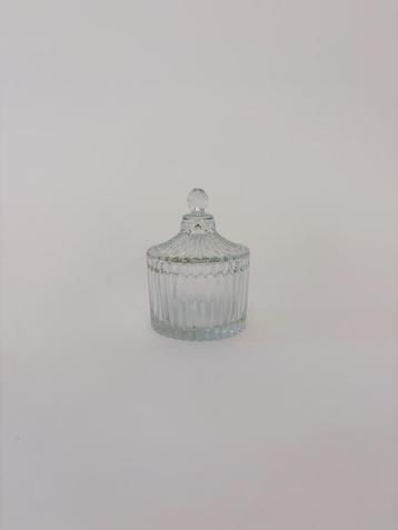 VINTAGE GLAZEN OPBERGDOOSJE beschikbaar voor biedingen