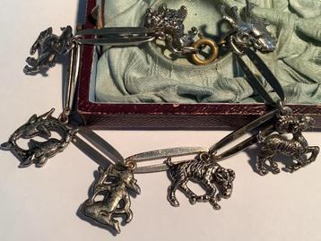 VINTAGE SCHAKEL ARMBAND MET BEDELS VAN STERRENBEELDEN beschikbaar voor biedingen