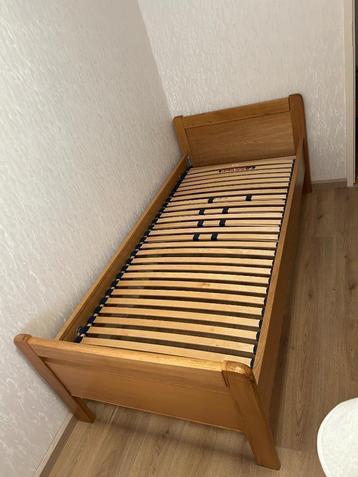 Houten bed 90x200 met lattenbodem beschikbaar voor biedingen