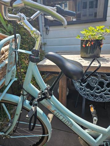 Zadel op fiets model 3 beschikbaar voor biedingen