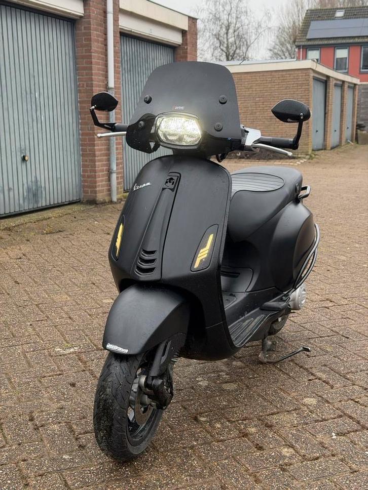 Vespa sprint, Fietsen en Brommers, Scooters | Vespa, Zo goed als nieuw, Benzine, Ophalen