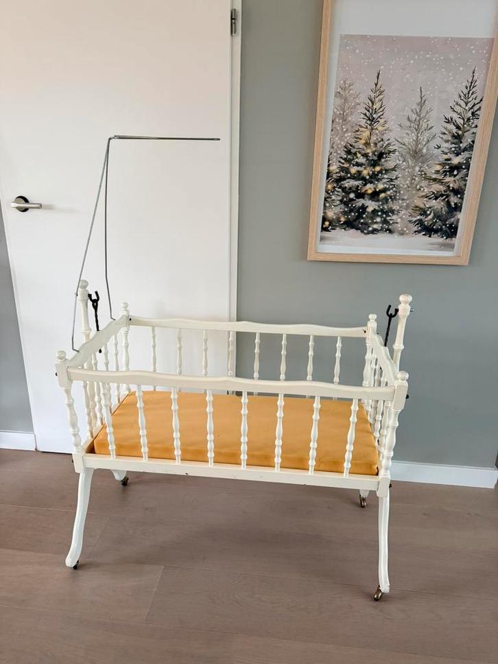 Vintage schommel wiegje uit jaren 70/80 in goede staat, Kinderen en Baby's, Babywiegjes en Ledikanten, Gebruikt, Wieg, Ophalen