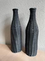 Twee grijze/ zwarte rotan vazen, Minder dan 50 cm, Gebruikt, Ophalen of Verzenden, Zwart