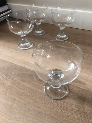4 stuks ijscoups of cocktailcoupes beschikbaar voor biedingen