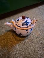 Kleine Theepot met Bamboe Handvat, Antiek en Kunst, Antiek | Keramiek en Aardewerk, Ophalen of Verzenden