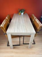 Uitschuifbare eettafel met vier gratis stoelen erbij!, Ophalen, Gebruikt, 4 tot 6 stoelen