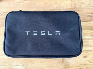 Tesla Model 3 afneembare trekhaak  (Westfalia 305 365) beschikbaar voor biedingen