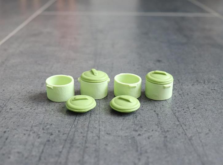 Kookpan pan met deksel keuken miniatuur nieuw 1:12 Groen, Verzamelen, Poppenhuizen en Toebehoren, Nieuw, Decoratie, Ophalen of Verzenden