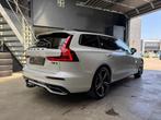 Volvo V60 2.0 T8 Twin Engine AWD R-Design PANO-H&K-HUD-MEMOR, Auto's, Volvo, Automaat, Gebruikt, Zwart, 4 cilinders