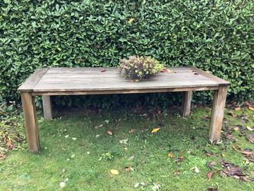 Houten tuintafel gratis op te halen beschikbaar voor biedingen