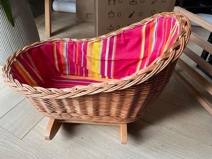 Rieten Poppenwieg - Charmant & Handgemaakt, Kinderen en Baby's, Speelgoed | Poppen, Gebruikt, Ophalen