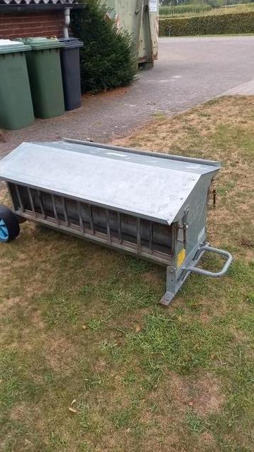 Voerautomaat voor 12 lammeren beschikbaar voor biedingen