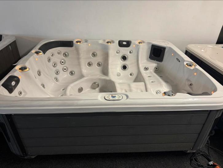 Jacuzzi passion repose 3 lig plaatsen !, Tuin en Terras, Bubbelbaden en Hottubs, Pomp, Ophalen