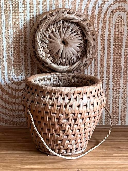 Rieten opbergmand jaren’50, Huis en Inrichting, Woonaccessoires | Schalen en Manden, Gebruikt, Rond, Riet, Ophalen of Verzenden