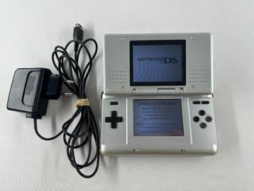 Nintendo DS phat zilver + oplader en stylus beschikbaar voor biedingen