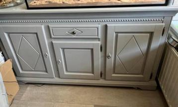 Dressoir en spiegel beschikbaar voor biedingen