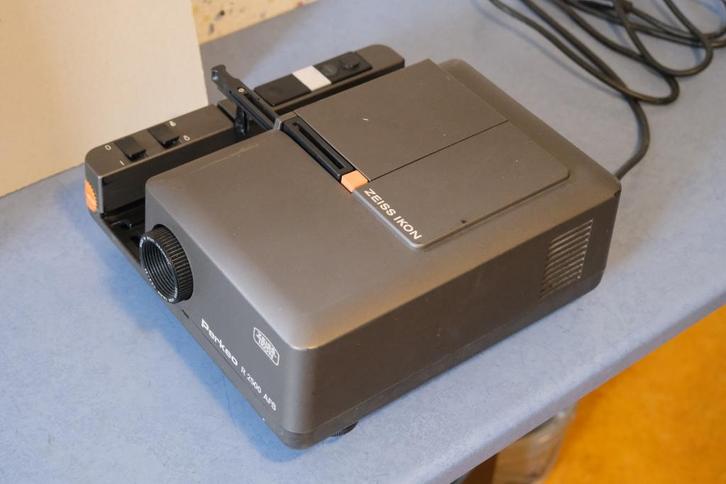 Diaprojector Zeiss Ikon Parkeo R2500 AFS, Audio, Tv en Foto, Diaprojectors, Gebruikt, Ophalen of Verzenden