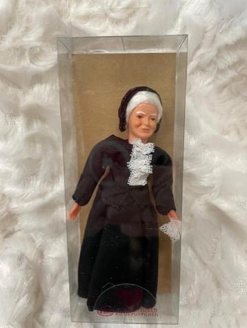 Caco poppenhuispopje 1:12 Klassieke vrouw, 13cm. beschikbaar voor biedingen