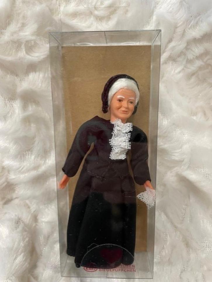 Caco poppenhuispopje 1:12 Klassieke vrouw, 13cm., Verzamelen, Poppenhuizen en Toebehoren, Nieuw, Popje, Ophalen of Verzenden