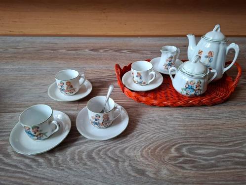Porseleinen kinder theeservies, Antiek en Kunst, Antiek | Servies compleet, Ophalen of Verzenden