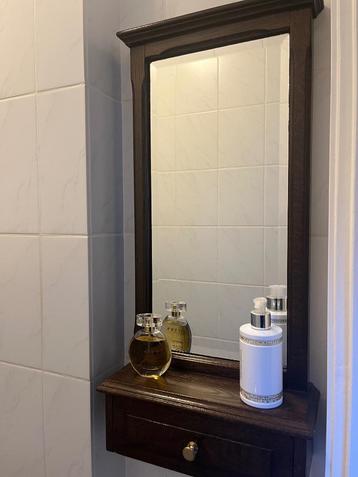 Spiegelkasjte toilet beschikbaar voor biedingen