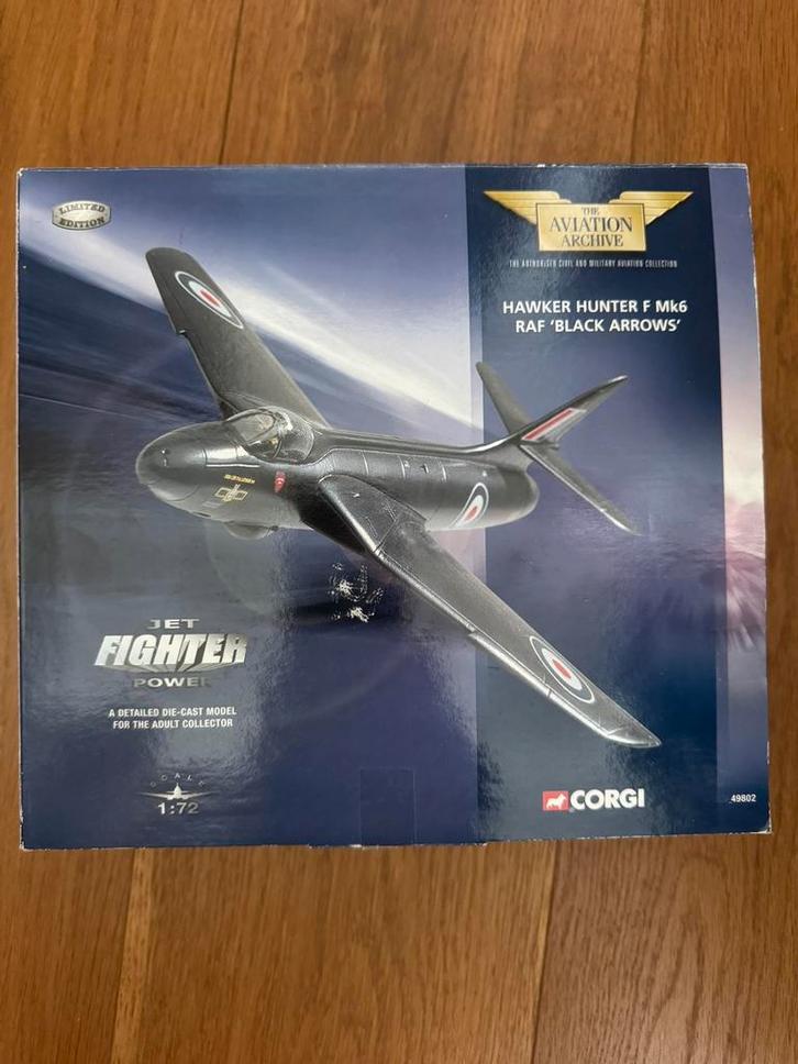 Corgi Hawker Hunter 1/72 AA49802 black arrows diecast metaal, Hobby en Vrije tijd, Modelbouw | Vliegtuigen en Helikopters, Zo goed als nieuw